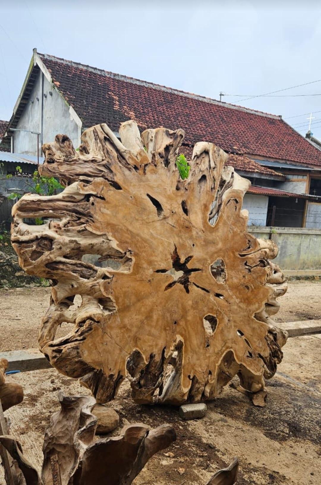 meuble-meubelen-teak-hout-dinning-table-wholesale-teak-root-kayu-jati-manufacturer-furniture-from-indonesia-mirror-bar-table-craft-wooden-craft-old-wood-special-for-market