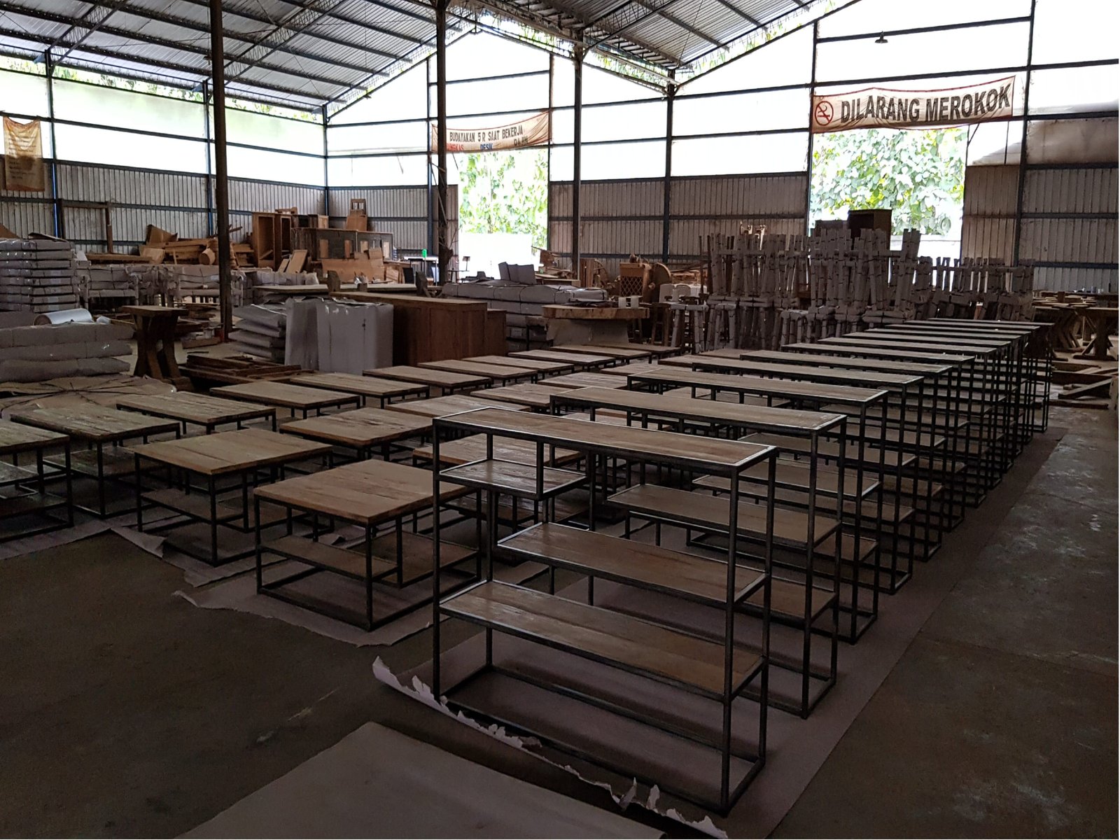 Teak-furniture-reclaimed-teak-chair-recycle-teak-from-indonesia-jepara-blora-sjp-antiek-saranajatiperkasa-old-furniture-bench-table-coffe-table-cabinet-cheap-price-high-qualit